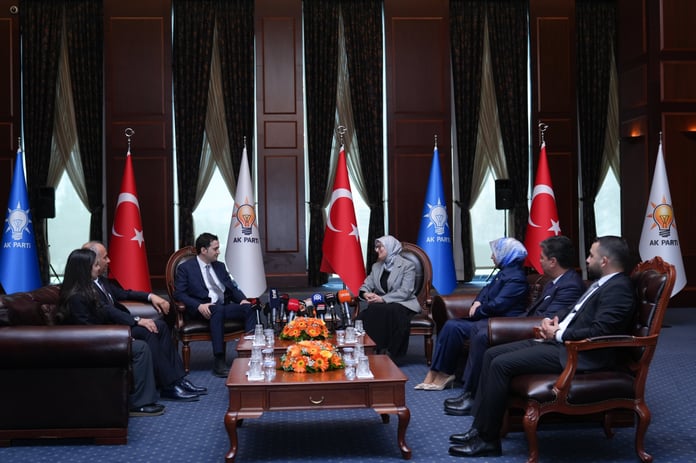 Siyasi partilerin bayramlaşma programı belli oldu