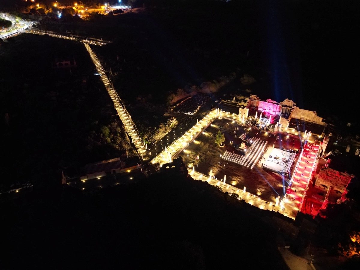 Antalya'nın antik mirası gece ışıklarıyla farklı bir ruh kazanıyor