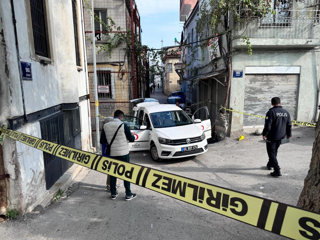Yemek dağıtan Kızılay çalışanını silahla vurdu