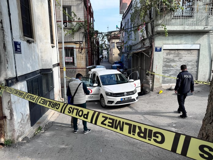 Kızılay çalışanına silahlı saldırı: İzmir'de yemek dağıtırken vuruldu