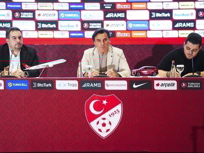 Montella için imza günü: Milli takımın geleceği 3 yıl daha İtalyan teknik adama emanet