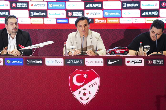 Montella için imza günü: Milli takımın geleceği 3 yıl daha İtalyan teknik adama emanet
