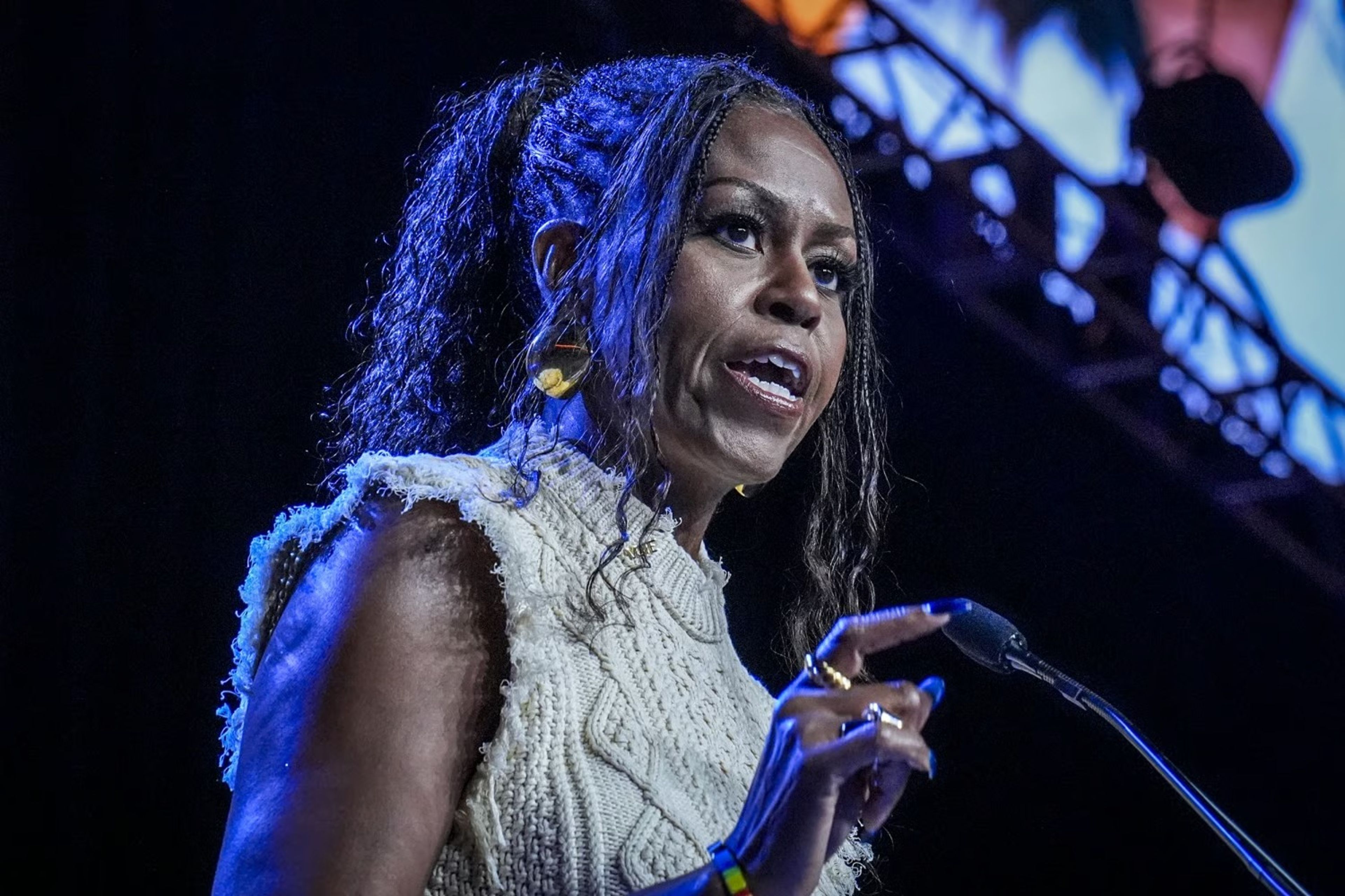 Michelle Obama ABD'nin kadın başkana hazır olmadığını savundu