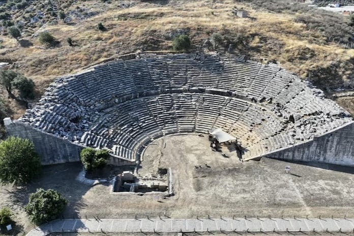 Letoon Kutsal Alanı'ndaki Antik Tiyatro restore ediliyor