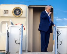 Trump üç büyük ajansın muhabirlerini uçağa almadı