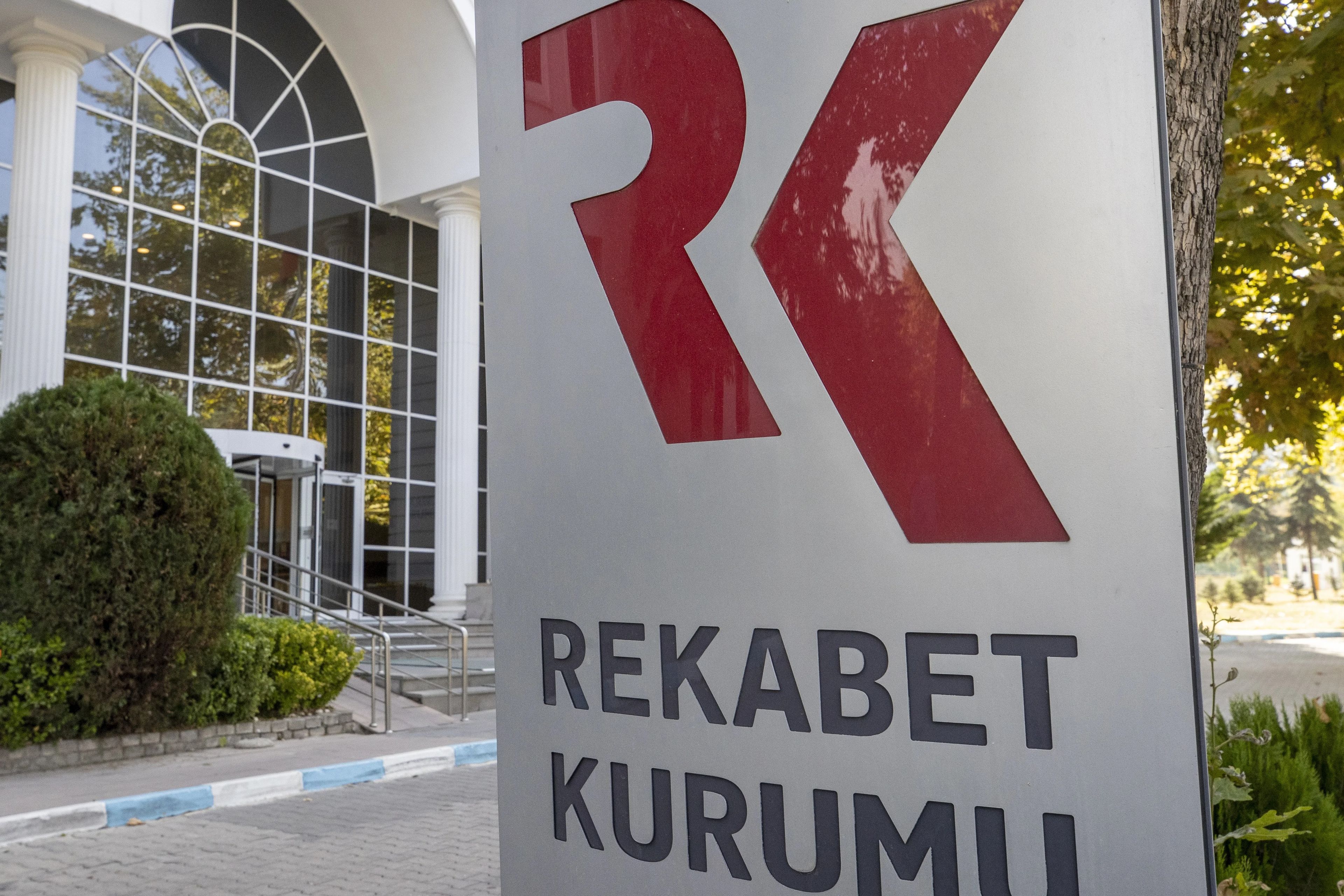 Rekabet Kurulu yükümlülüklerine aykırı davranan Google'a 355,1 milyon lira ceza