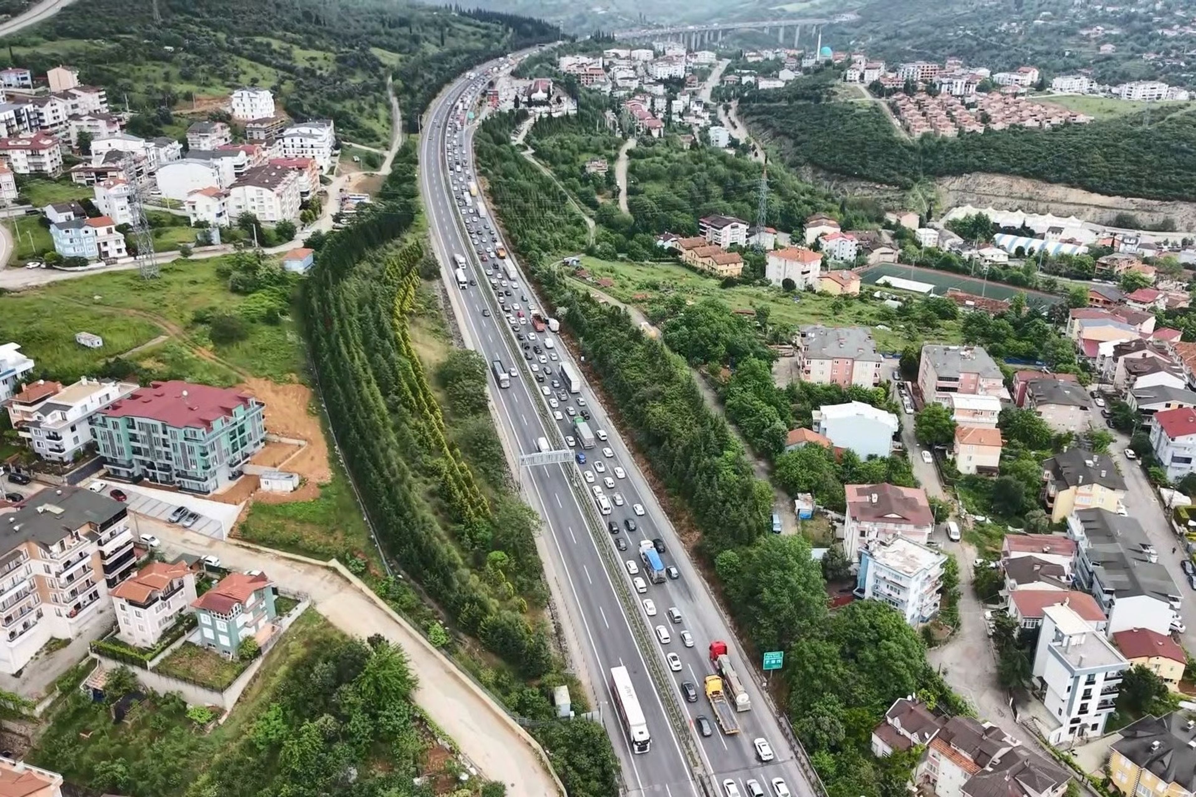 Tampon tampona dönüş yolculuğu: Kurban bayramı tatilcileri yollarda, trafik durma noktasında!