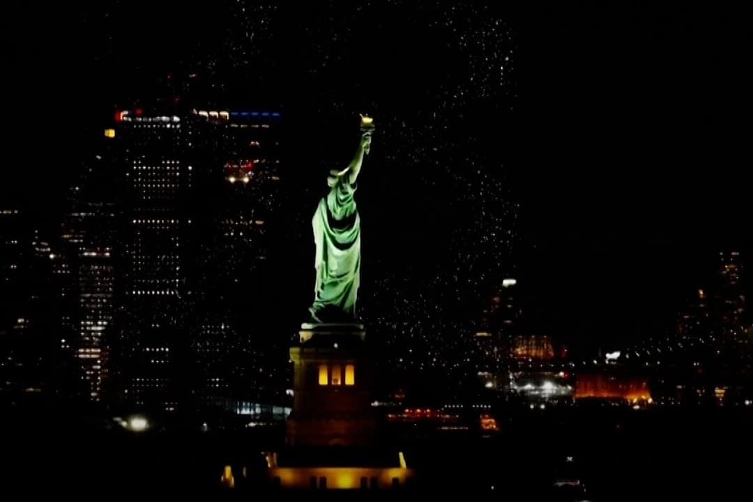 New York'ta 11 Eylül'de hayatını kaybedenler dron gösterisiyle anıldı