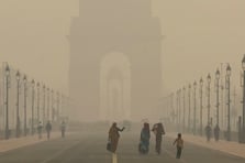 Yeni Delhi'de hava kirliliği uçak seferlerini vurdu