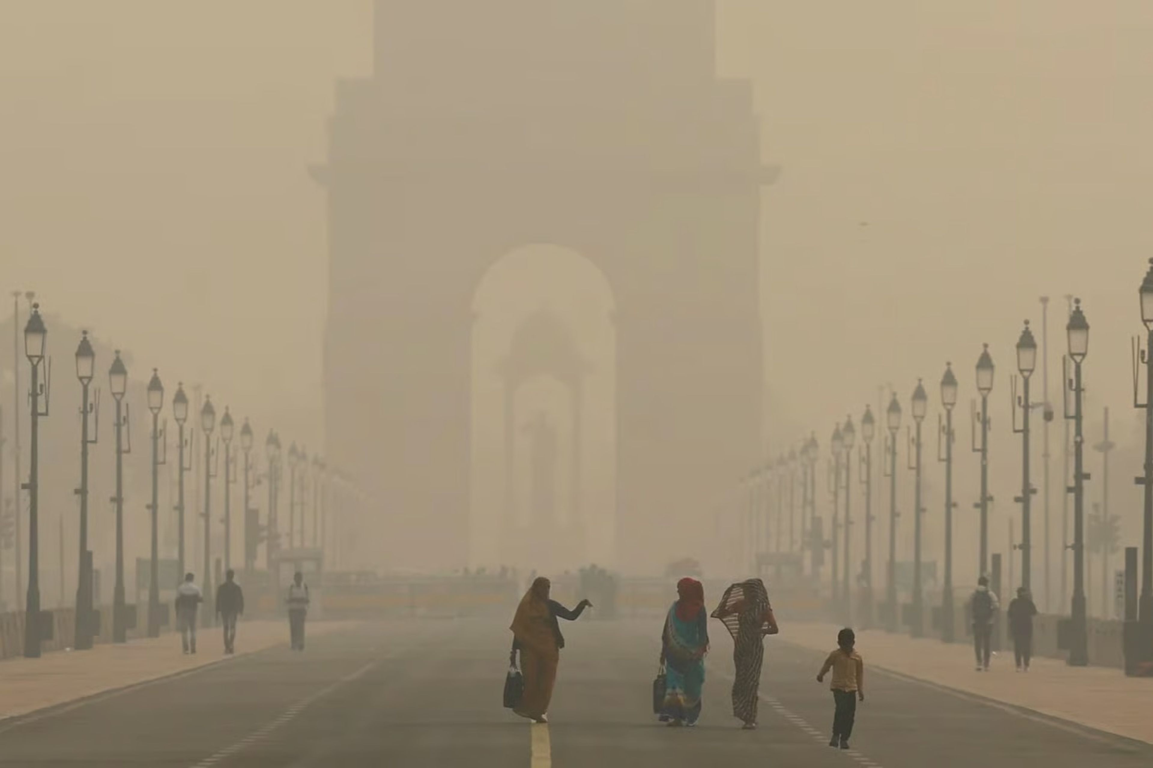 Yeni Delhi'de hava kirliliği uçak seferlerini vurdu