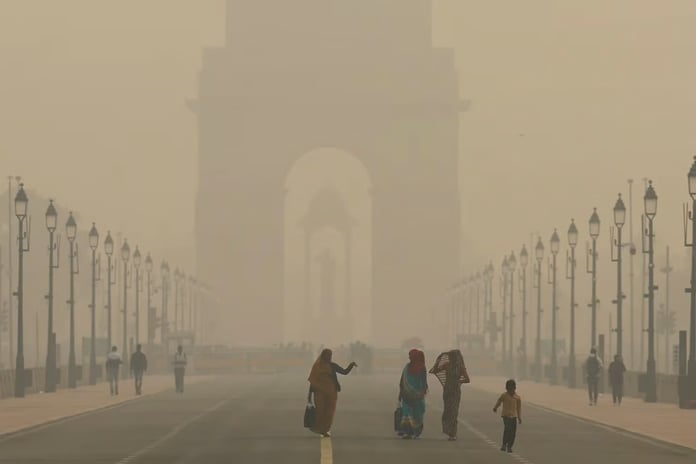 Yeni Delhi'de hava kirliliği uçak seferlerini vurdu