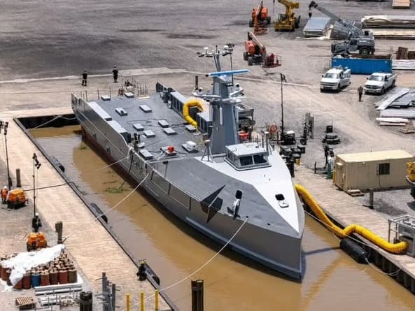 ABD’nin yeni insansız savaş gemisi denizde 
