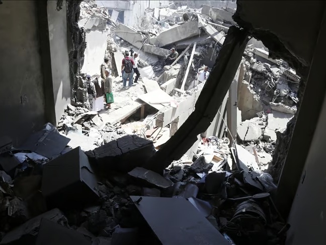 İsrail güçleri Hudeyde Limanı'nı hedef aldı