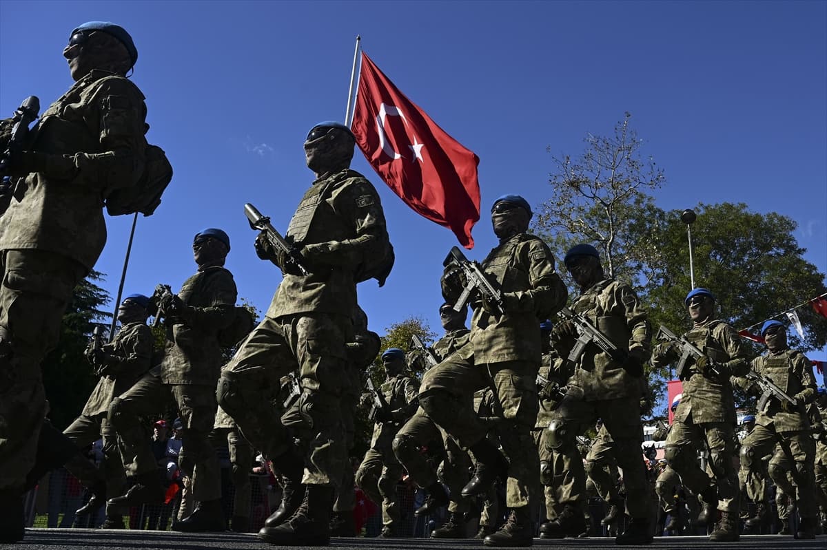 Vatan Caddesi'nde Cumhuriyet'in 102 yıllık gururu: İstanbul ayakta!
