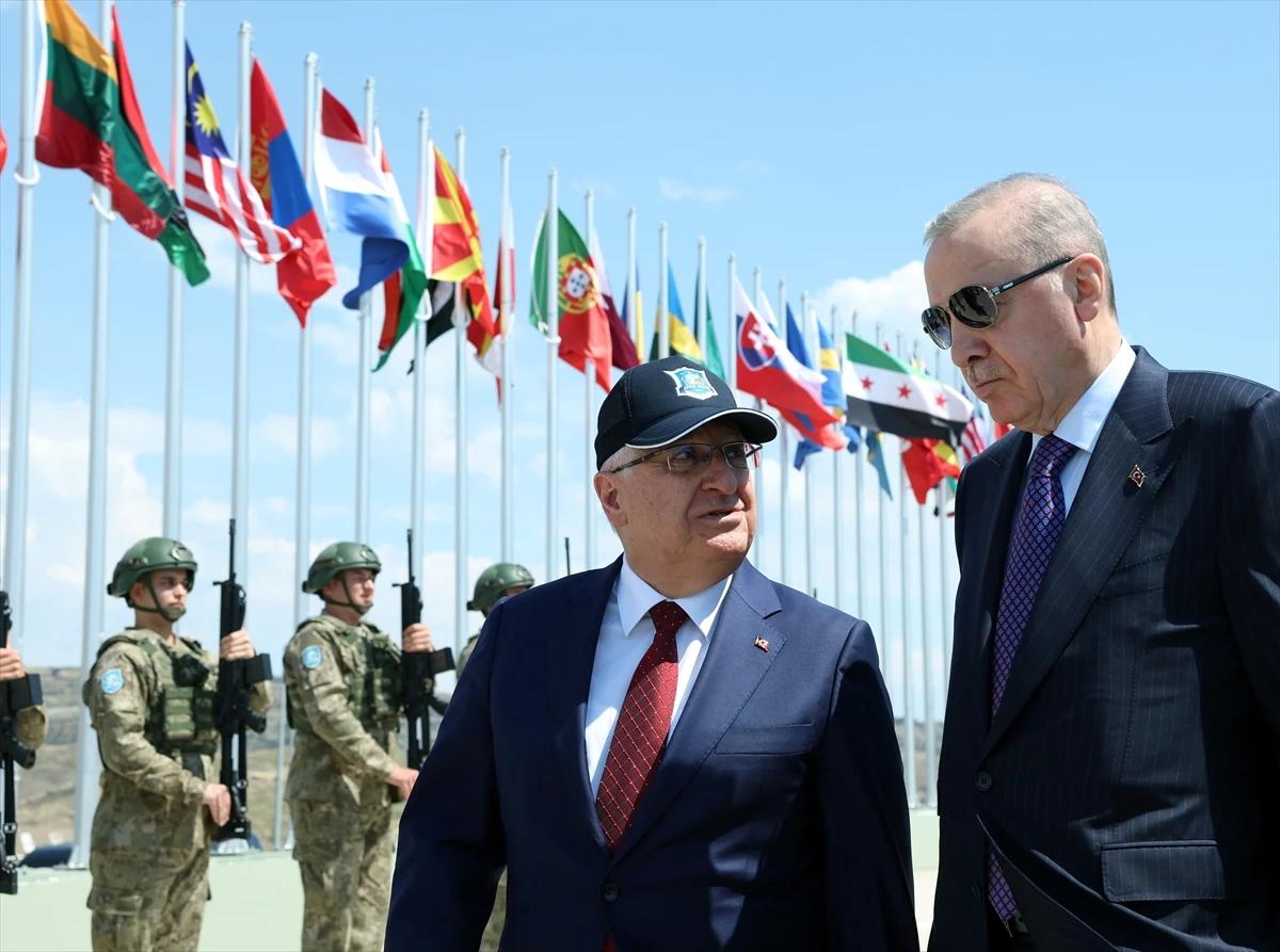Cumhurbaşkanı Erdoğan Efes-2026 Tatbikatı kapsamındaki dev sergiyi inceledi