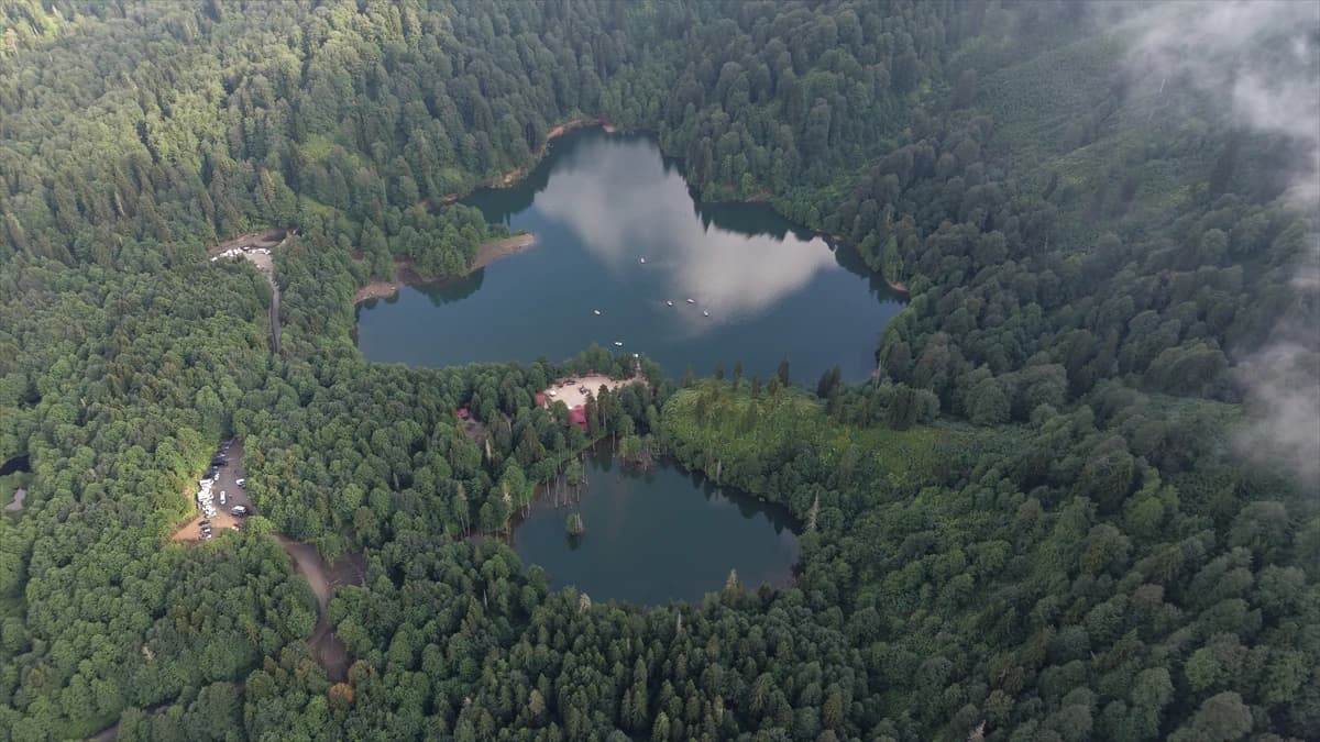 Borçka Karagöl Tabiat Parkı'na ziyaretçi akını