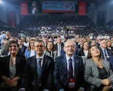 Özel 1171 oyla seçildi, Kurultayı 1 imza farkla toplayabilecek