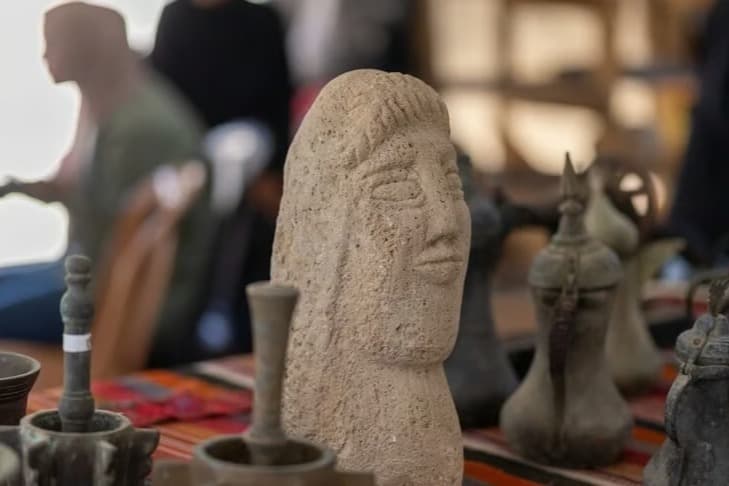 Gazzeli gönüllüler savaşta zarar gören tarihi eserleri korumaya çalışıyor