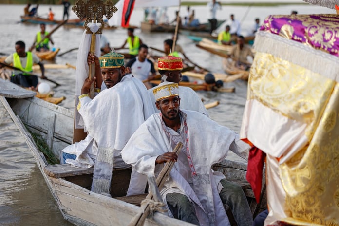 Dambal Gölü kıyısında ilahiler yükseldi