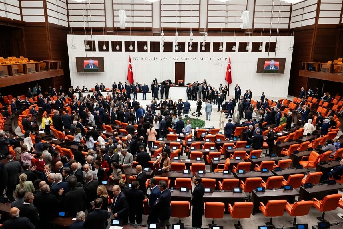Çerçeve yasa kabul edildi, Meclis tatile girdi! Resmi Gazete'de yayımlandı