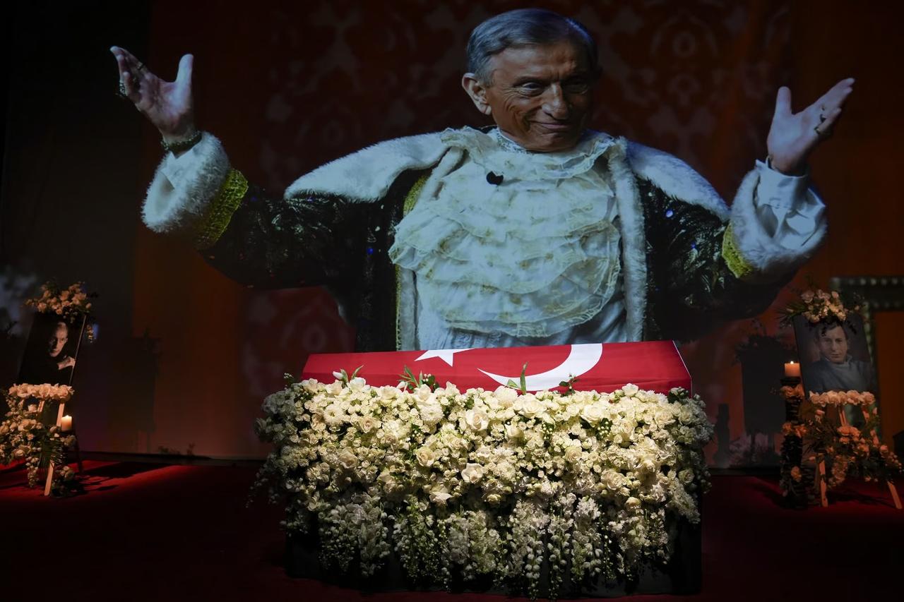 Usta oyuncu Haldun Dormen son yolculuğuna uğurlandı