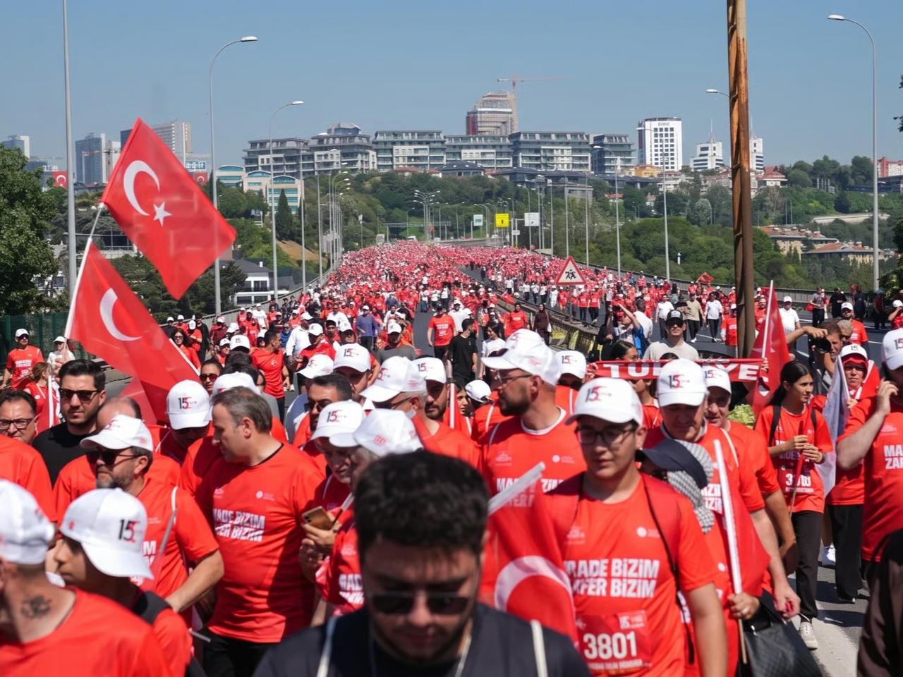 İrade Bizim, Zafer Bizim' yürüyüşüne binler akın etti 