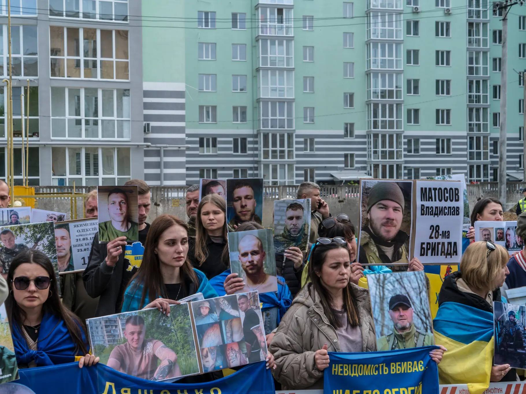 Ukraine and Russia are holding the largest prisoner exchange