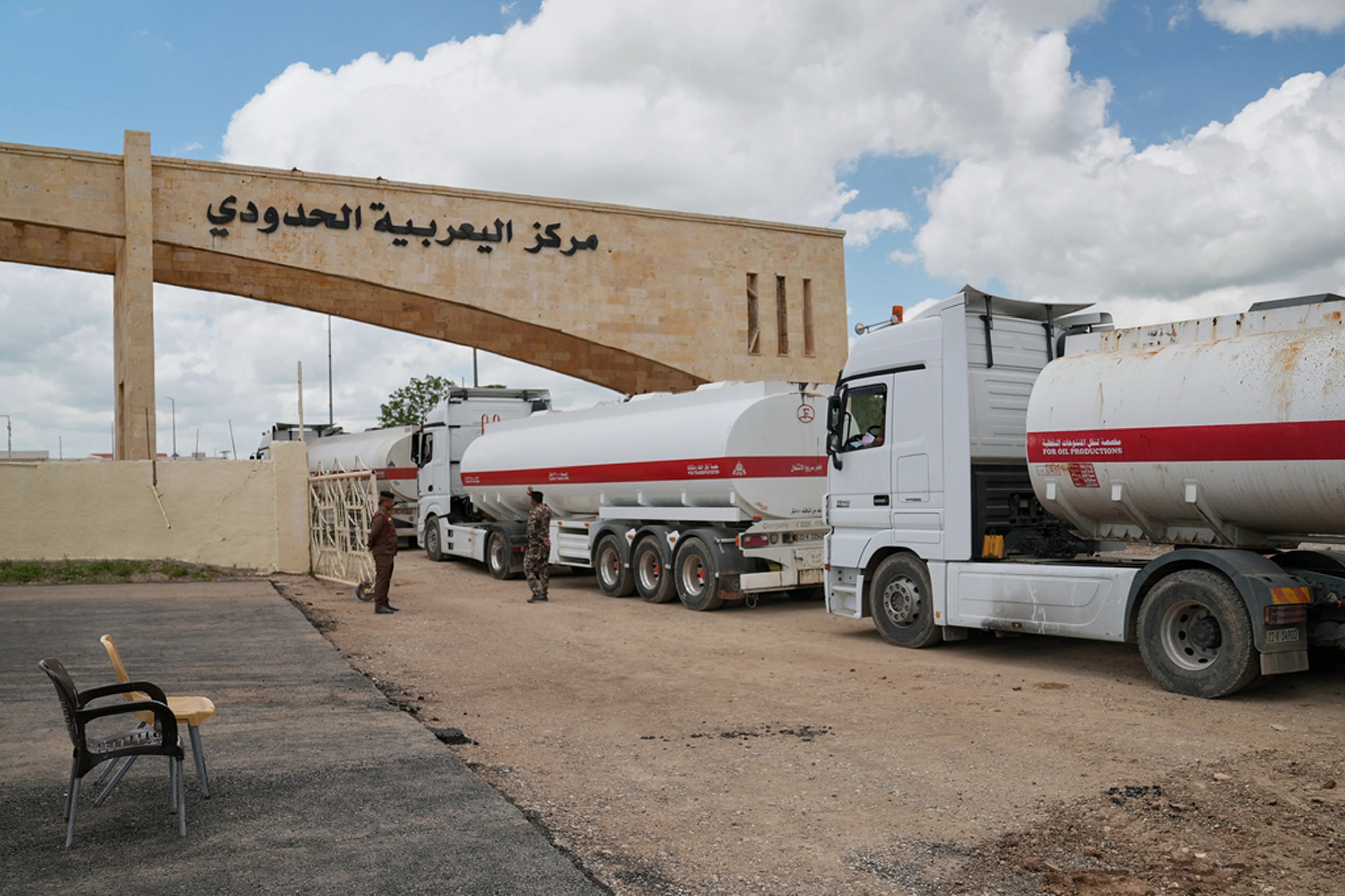 Iraq Using Fleet of Trucks to Bypass Strait of Hormuz