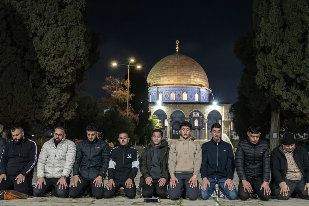 Mescid-i Aksa 41 gün sonra ibadete açıldı