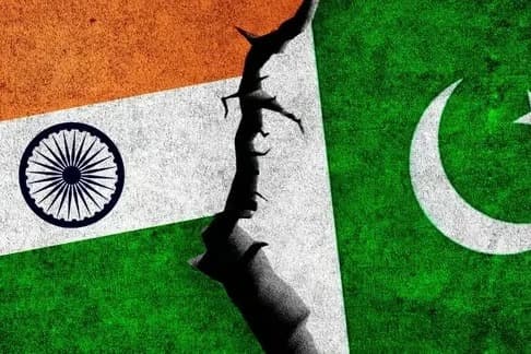 Pakistan'dan kritik Hindistan kararı: Hava sahasındaki kısıtlama uzatıldı