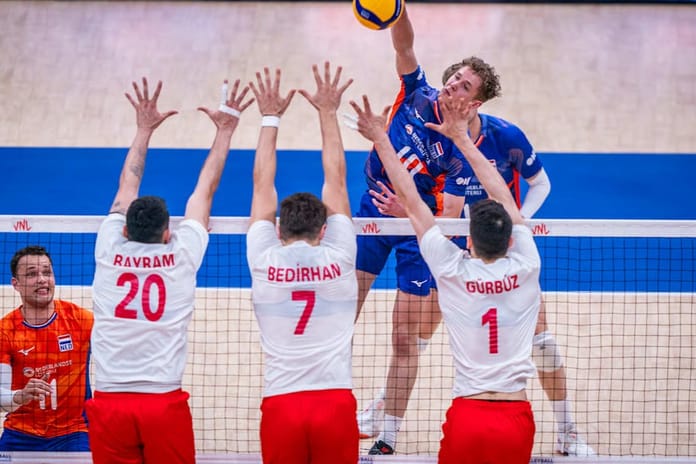A Milli Erkek Voleybol Takımı, FIVB Milletler Ligi'nde ikinci maçından mağlup ayrıldı