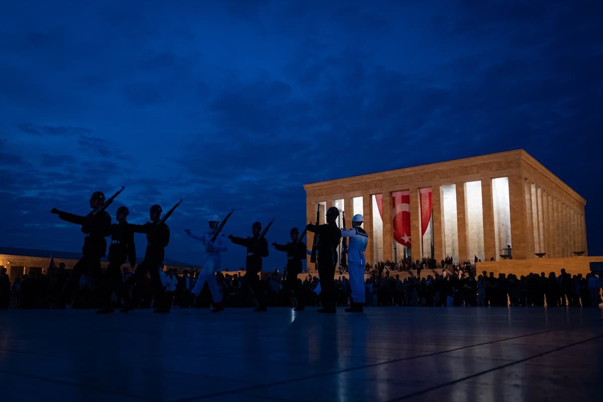 19 Mayıs’ta Anıtkabir’e insan seli: Gece gündüz ziyaret ettiler