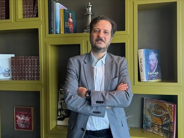 Türk sanatçı yeni albümünde geliştirdiği enstrümanı kullandı