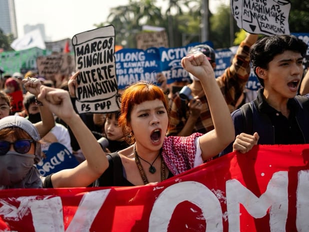 Filipinler'de binlerce kişi sokağa çıktı: "Selden değil yolsuzluktan öldüler"