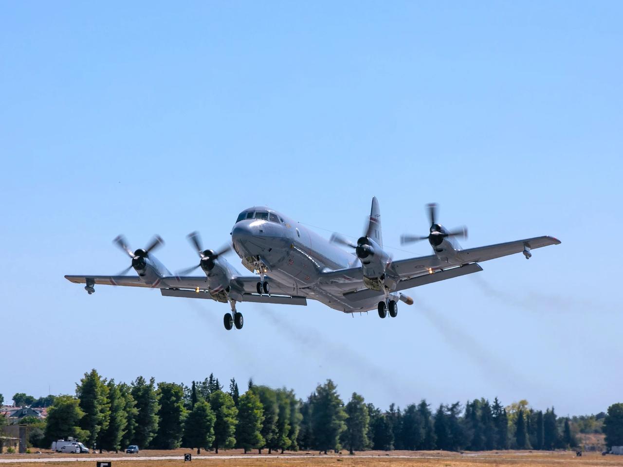 Yunanistan'a ait P-3B uçtu