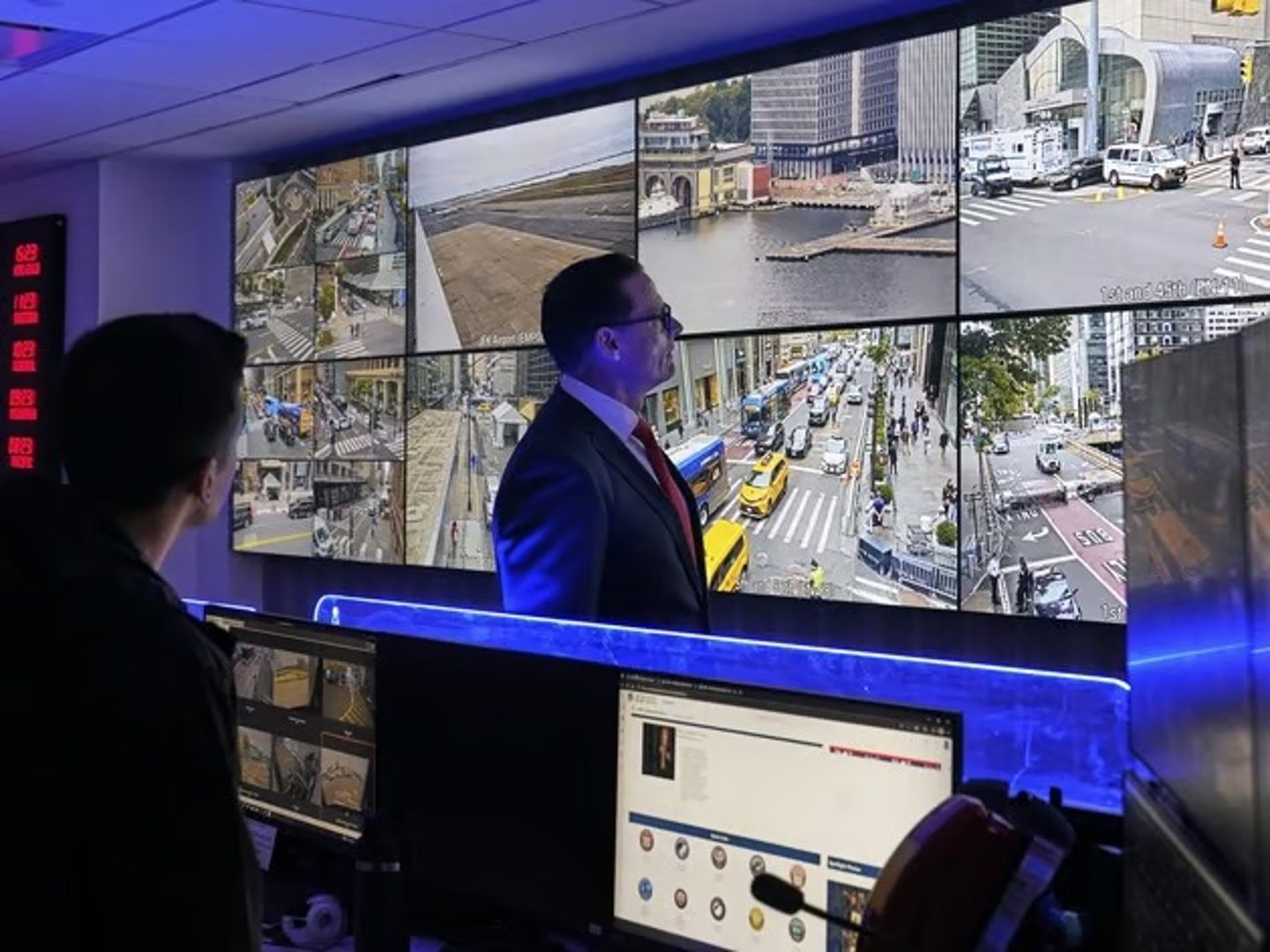 ABD Gizli Servisi New York’ta 100 binden fazla SIM kart ele geçirdi