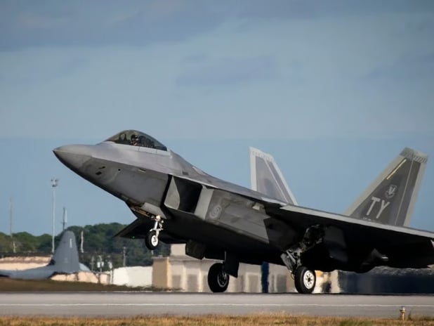 Trump, F-55 savaş uçağı ve F-22 Super yükseltmesini gündeme getirdi