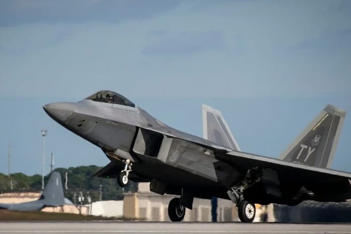 Trump, F-55 savaş uçağı ve F-22 Super yükseltmesini gündeme getirdi