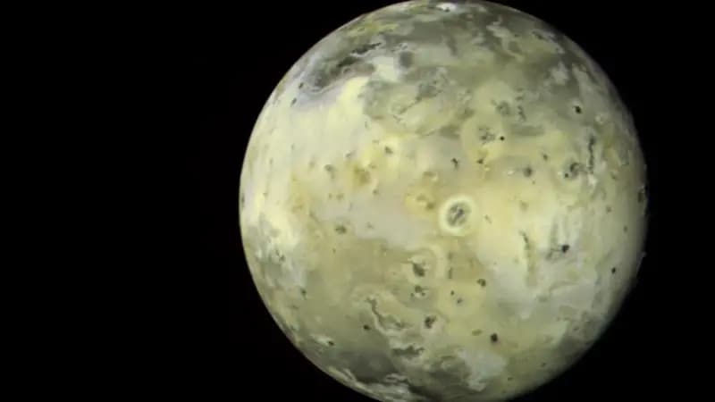 Voyager 1, Io'daki volkanik aktiviteyi ilk kez ortaya çıkardı.