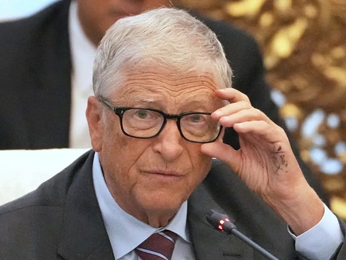 Bill Gates'ten Epstein skandalı gölgesinde AI Impact Zirvesi'nde geri adım