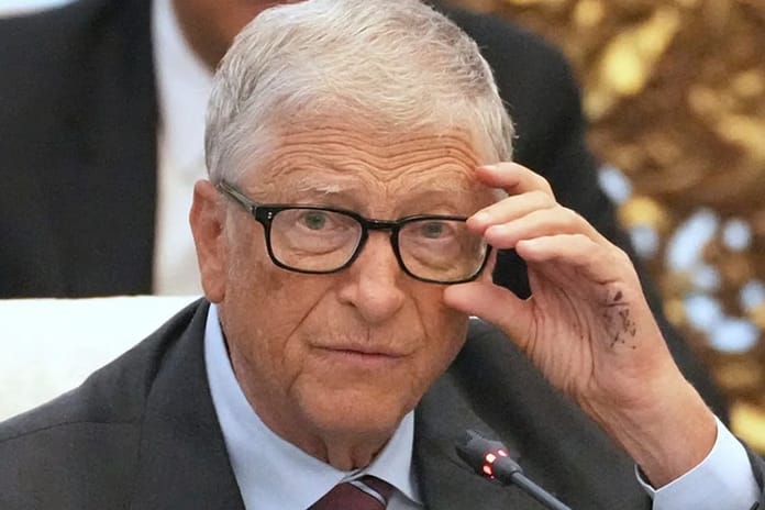 Bill Gates'ten Epstein skandalı gölgesinde AI Impact Zirvesi'nde geri adım