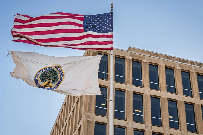 ABD Eğitim Bakanı McMahon azınlık öğrencilerine ayrılan fonu durdurdu