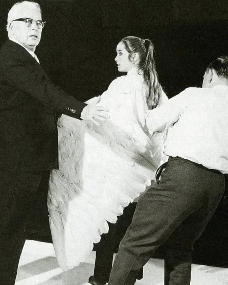 Chaplin'in kızı Victoria'ya kanatlar takıldı. 