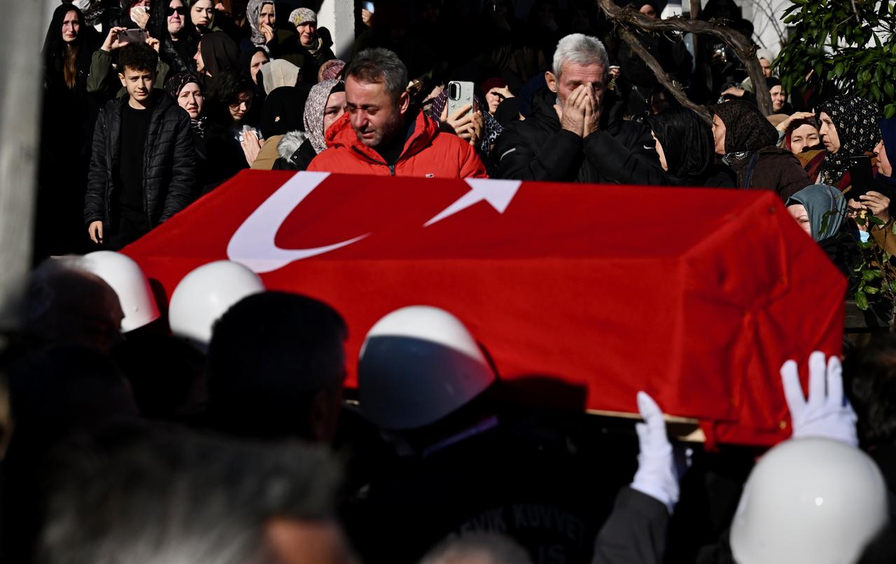 Şehitler son yolculuklarına uğurlandı: Gözyaşları sel oldu