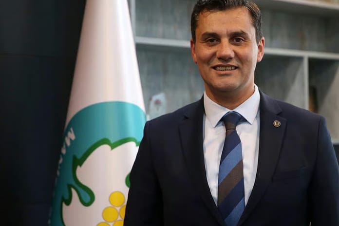 Ferdi Zeyrek hayatını kaybetti