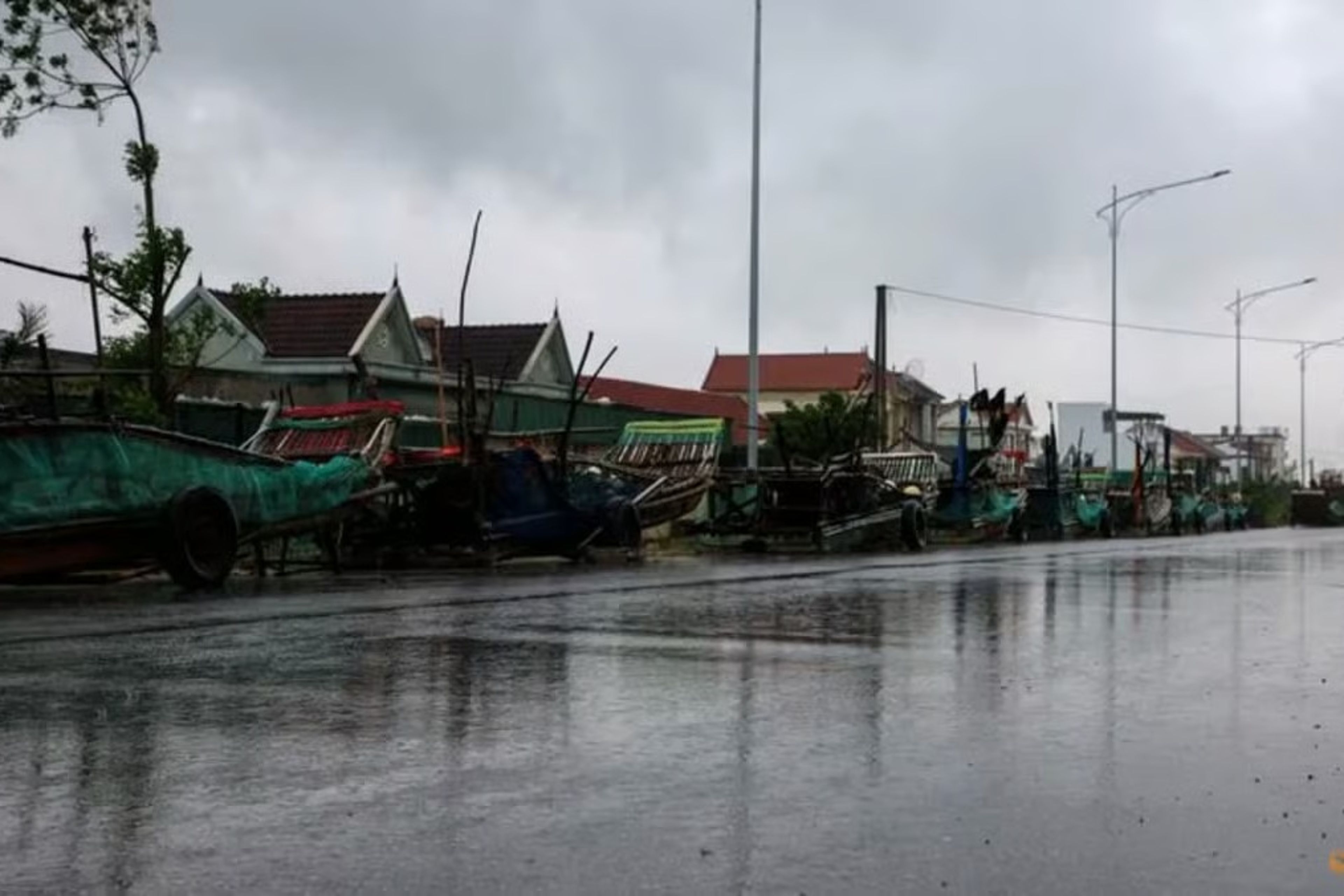 Vietnam'ı Bualoi Tayfunu ile mücadele ediyor
