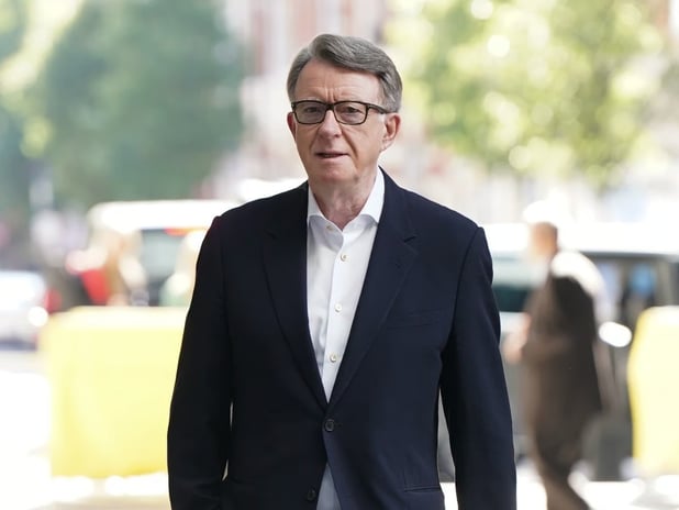 Epstein bağı ifşa olan eski Büyükelçisi İngiltere İşçi Partisi'nden istifa etti