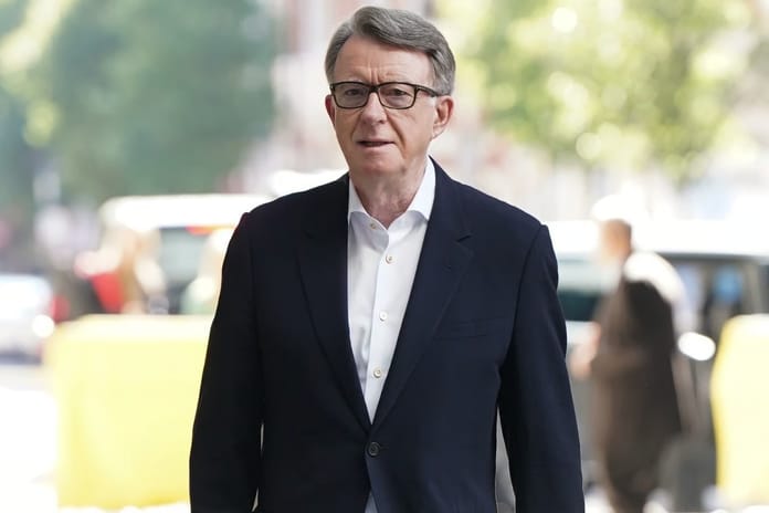 Epstein bağı ifşa olan eski Büyükelçisi İngiltere İşçi Partisi'nden istifa etti