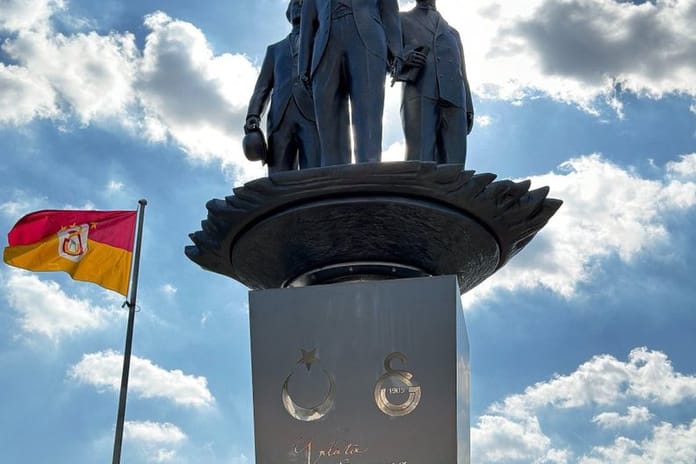 Heykeltıraş Aksungur'dan teşekkür