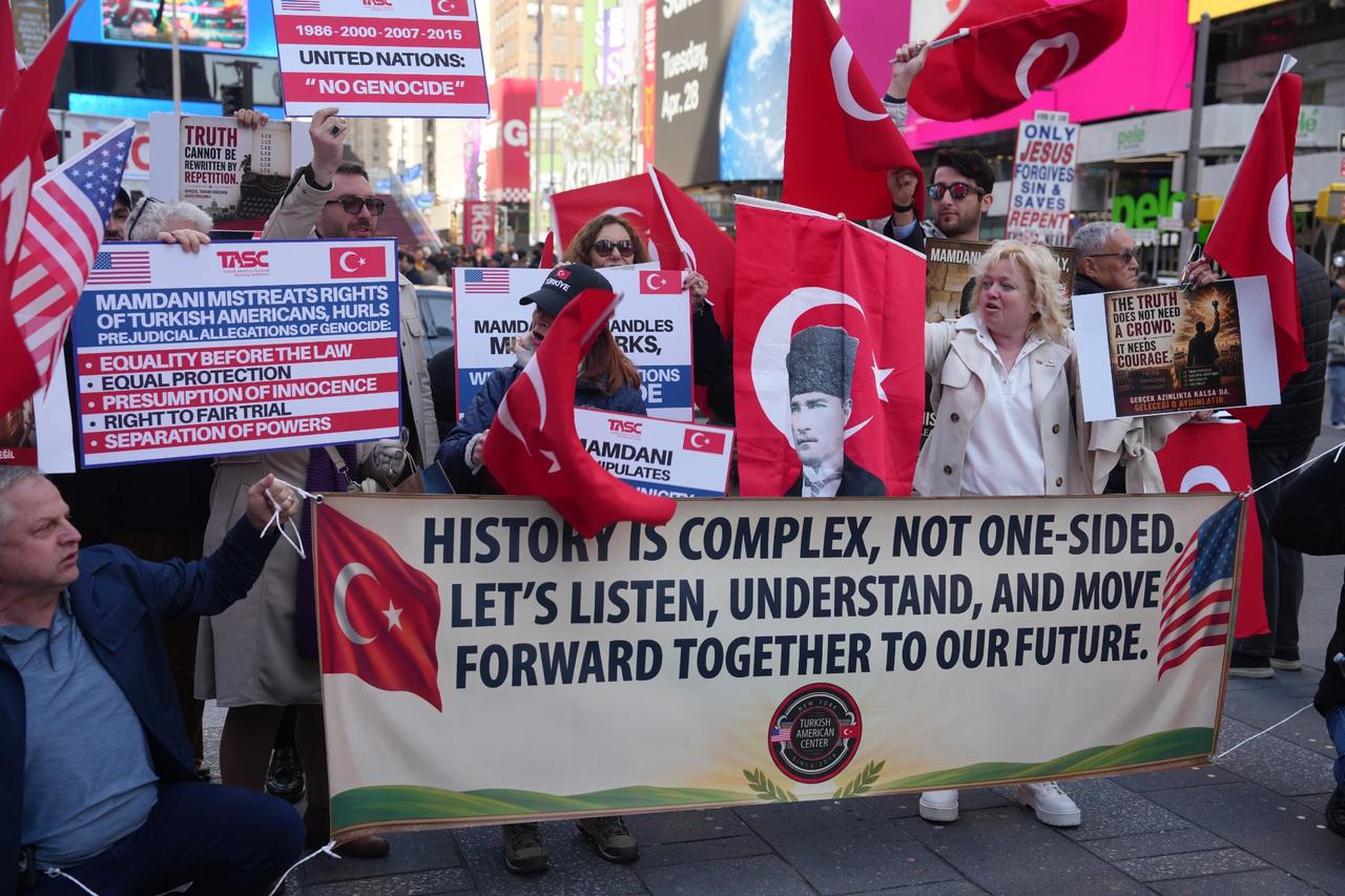 Times Meydanı'nda Ermeni yalanı protestosu